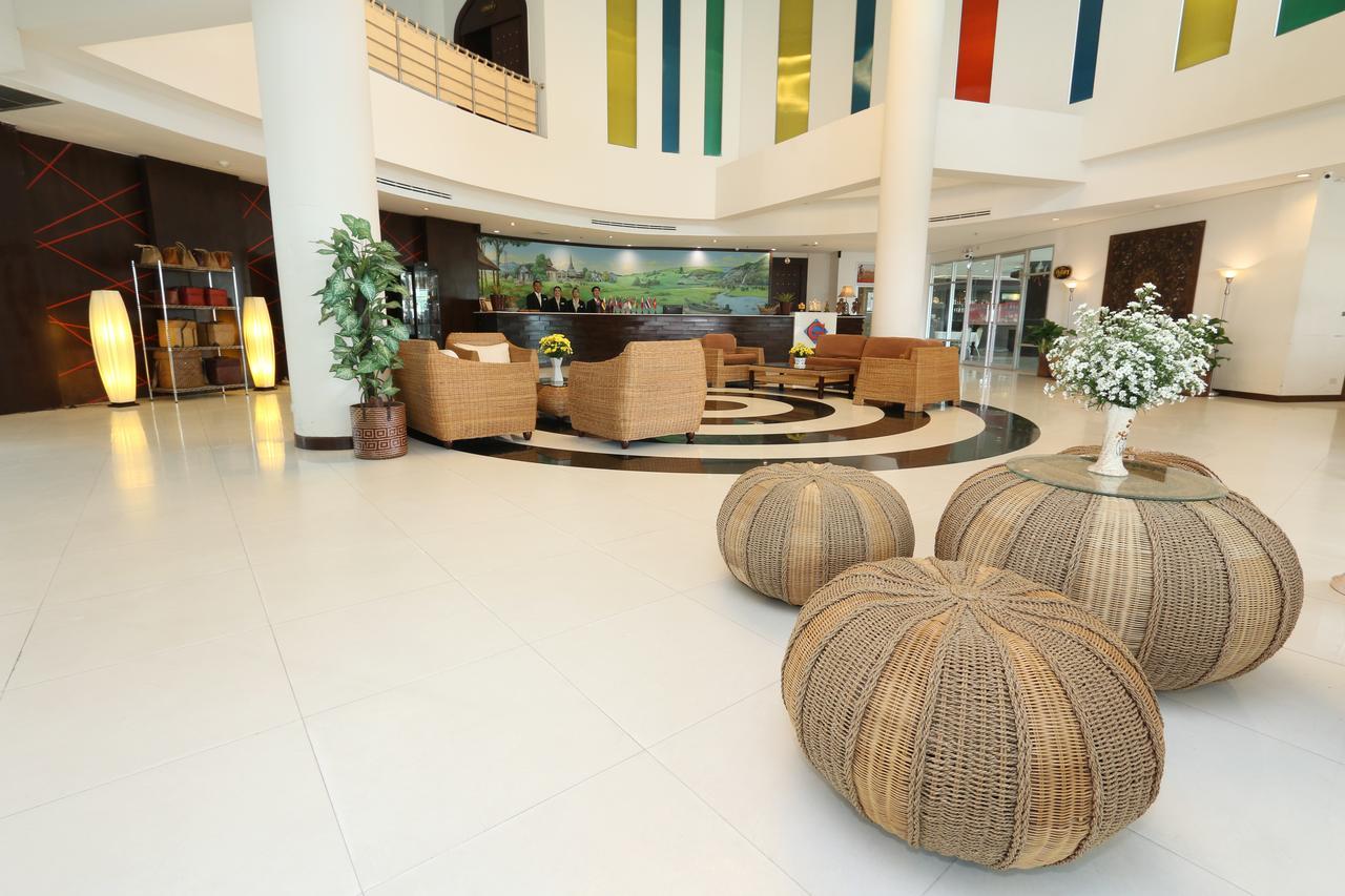 Grande Southern Hotel Thung Song Buitenkant foto